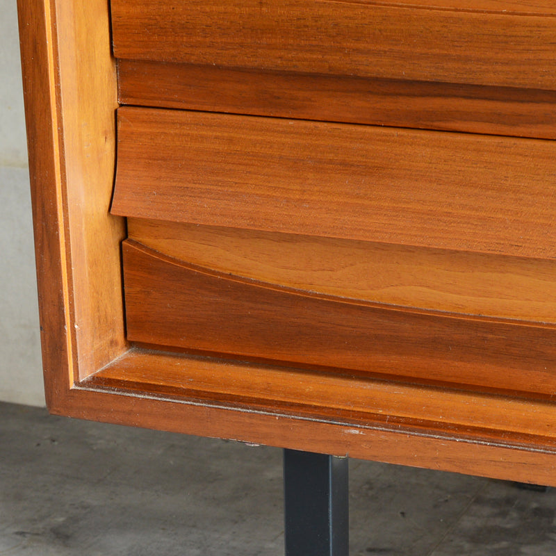 スウェーデン ヴィンテージ  ３段チェスト13 (アイアンレッグ）