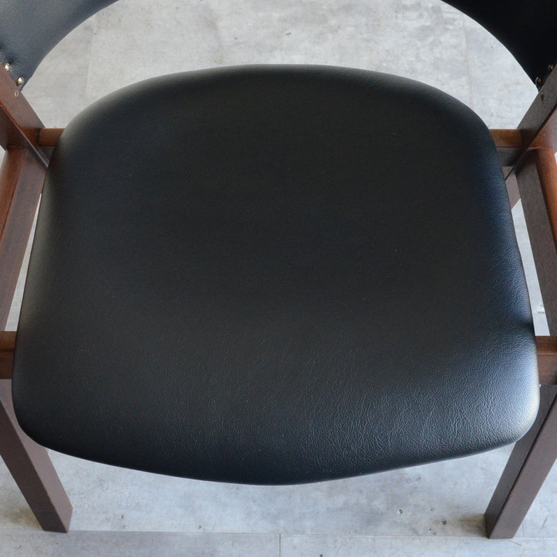 オランダヴィンテージ　アームチェア02（張替済・黒レザー）