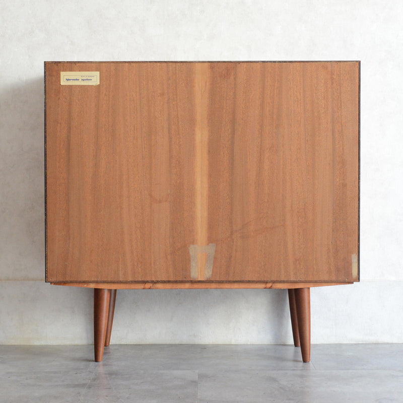 デンマーク ヴィンテージ チーク ナローキャビネット 5-122