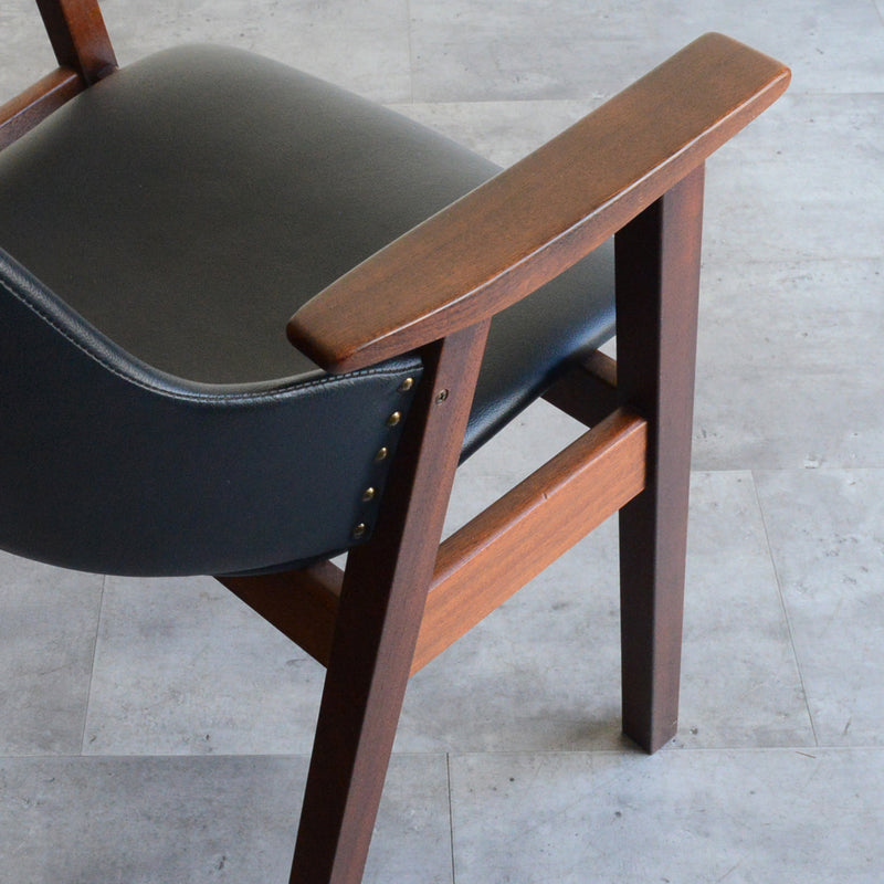 オランダヴィンテージ　アームチェア02（張替済・黒レザー）