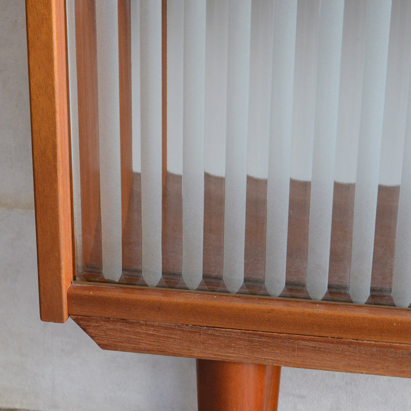 スウェーデン ヴィンテージ　チーク キャビネット6-31 (ガラス戸付）