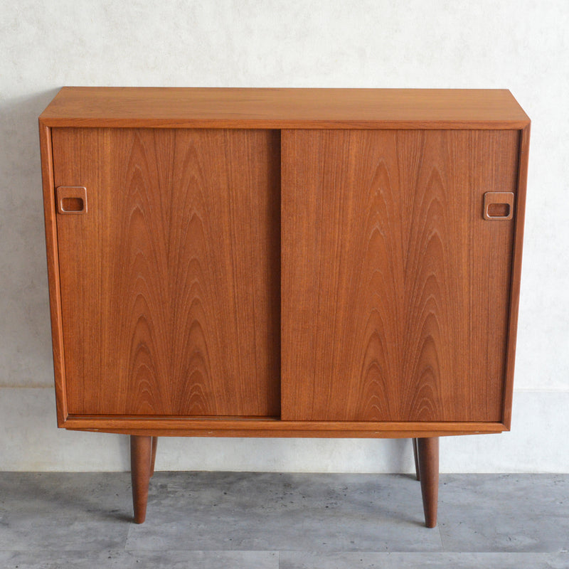 デンマーク ヴィンテージ チーク ナローキャビネット 5-122