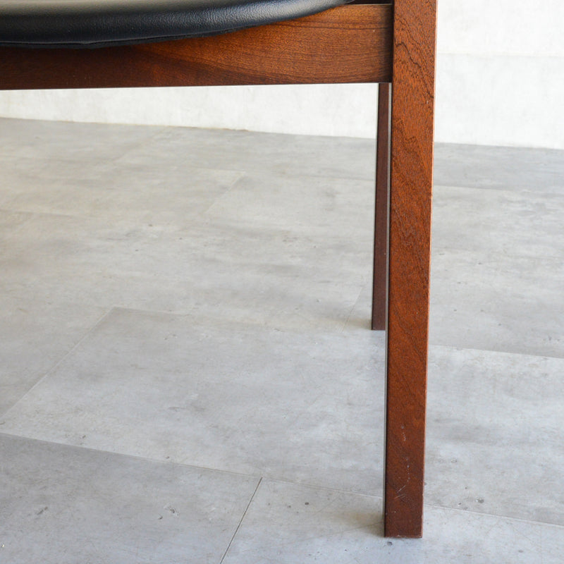 オランダヴィンテージ　アームチェア02（張替済・黒レザー）