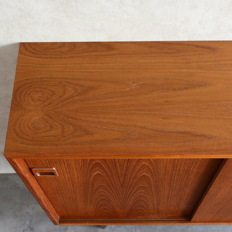 デンマーク ヴィンテージ チーク ナローキャビネット 5-122