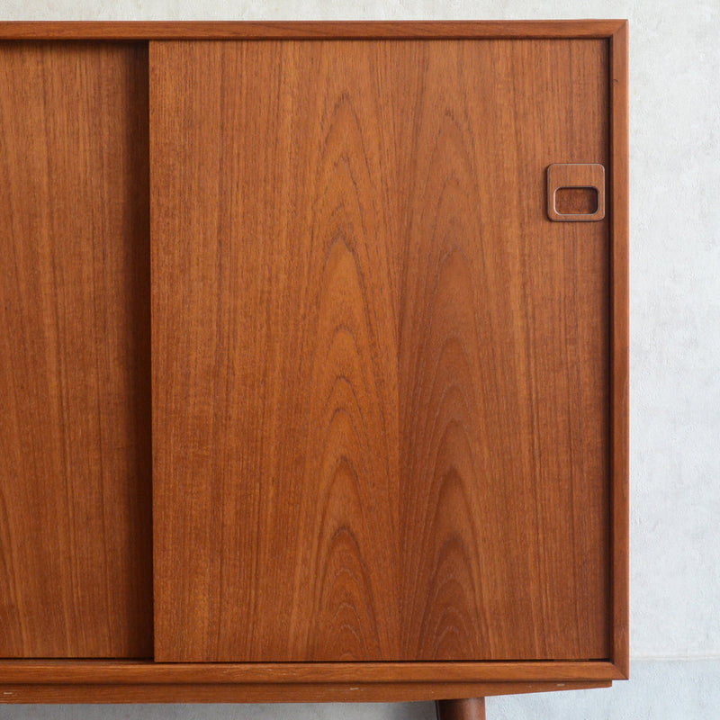 デンマーク ヴィンテージ チーク ナローキャビネット 5-122