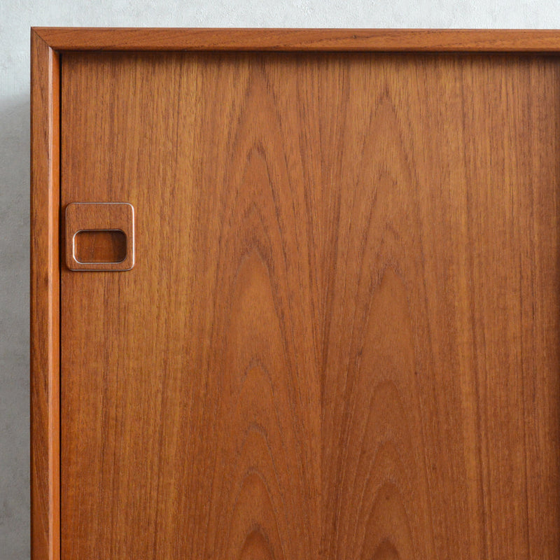 デンマーク ヴィンテージ チーク ナローキャビネット 5-122
