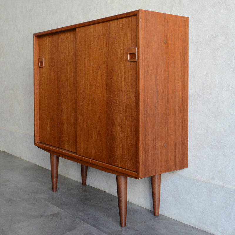 デンマーク ヴィンテージ チーク ナローキャビネット 5-122