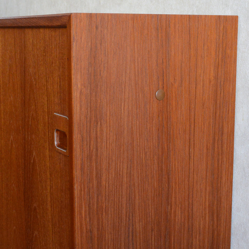 デンマーク ヴィンテージ チーク ナローキャビネット 5-122