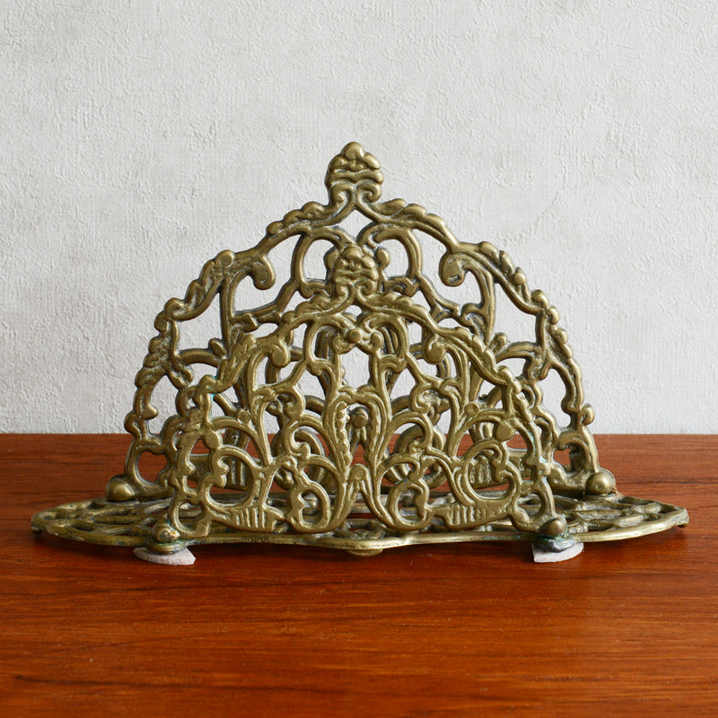 イギリスヴィンテージ　　真鍮ナフキンスタンド　アラベスク文様