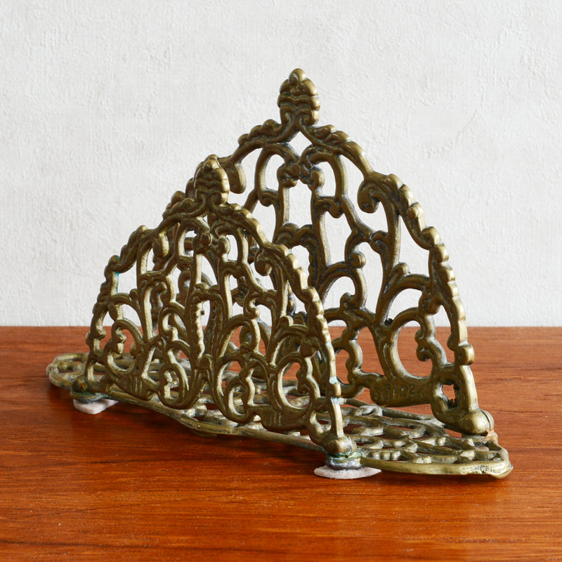 イギリスヴィンテージ　　真鍮ナフキンスタンド　アラベスク文様