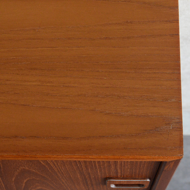 デンマーク ヴィンテージ チーク ナローキャビネット 5-122