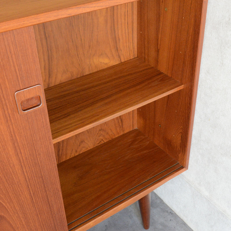 デンマーク ヴィンテージ チーク ナローキャビネット 5-122
