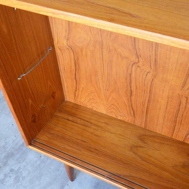 デンマーク ヴィンテージ チーク ナローキャビネット 5-122