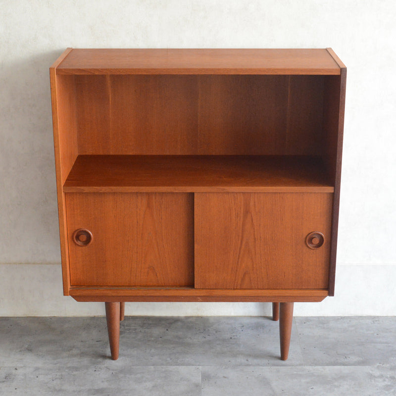 デンマーク ヴィンテージ チーク2段シェルフ 6-33（木扉付・丸把手）