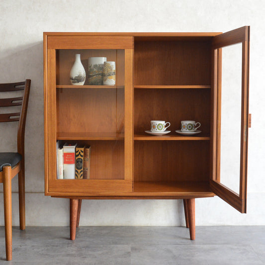 スウェーデンヴィンテージ ＜OLD IKEA ＞ガラスキャビネット5-157(鍵付）