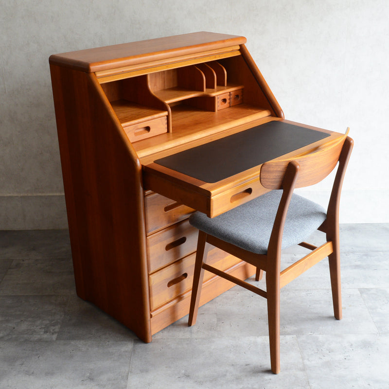 G様見学ご予約商品　デンマーク ヴィンテージ　Dyrlund チーク ビューロー /ドレッサー