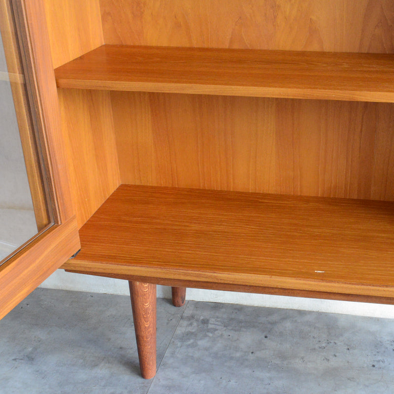 スウェーデンヴィンテージ ＜OLD IKEA ＞ガラスキャビネット5-157(鍵付）