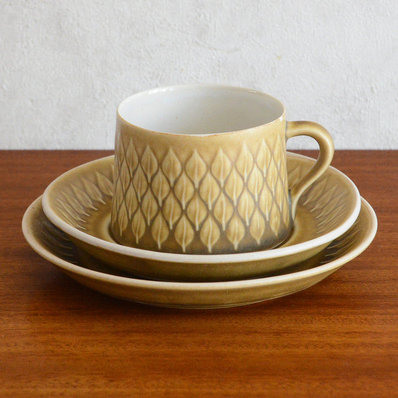 クイストゴー レリーフカップ＆ソーサー＆ケーキプレート  Jens.H.Quistgaard トリオ px-22