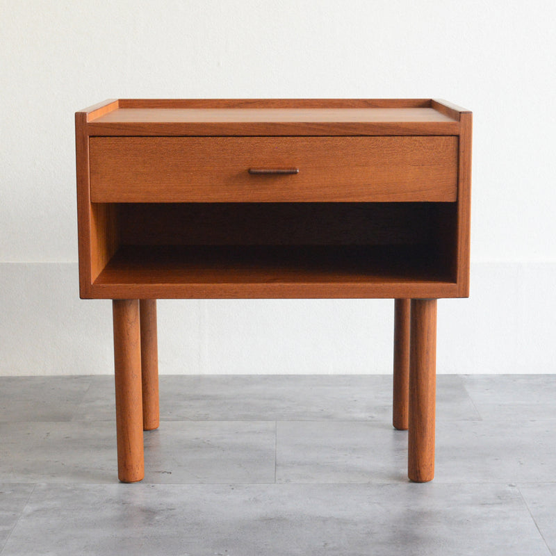 Hans J Wegner RY430  チークサイドテーブル/ナイトテーブル
