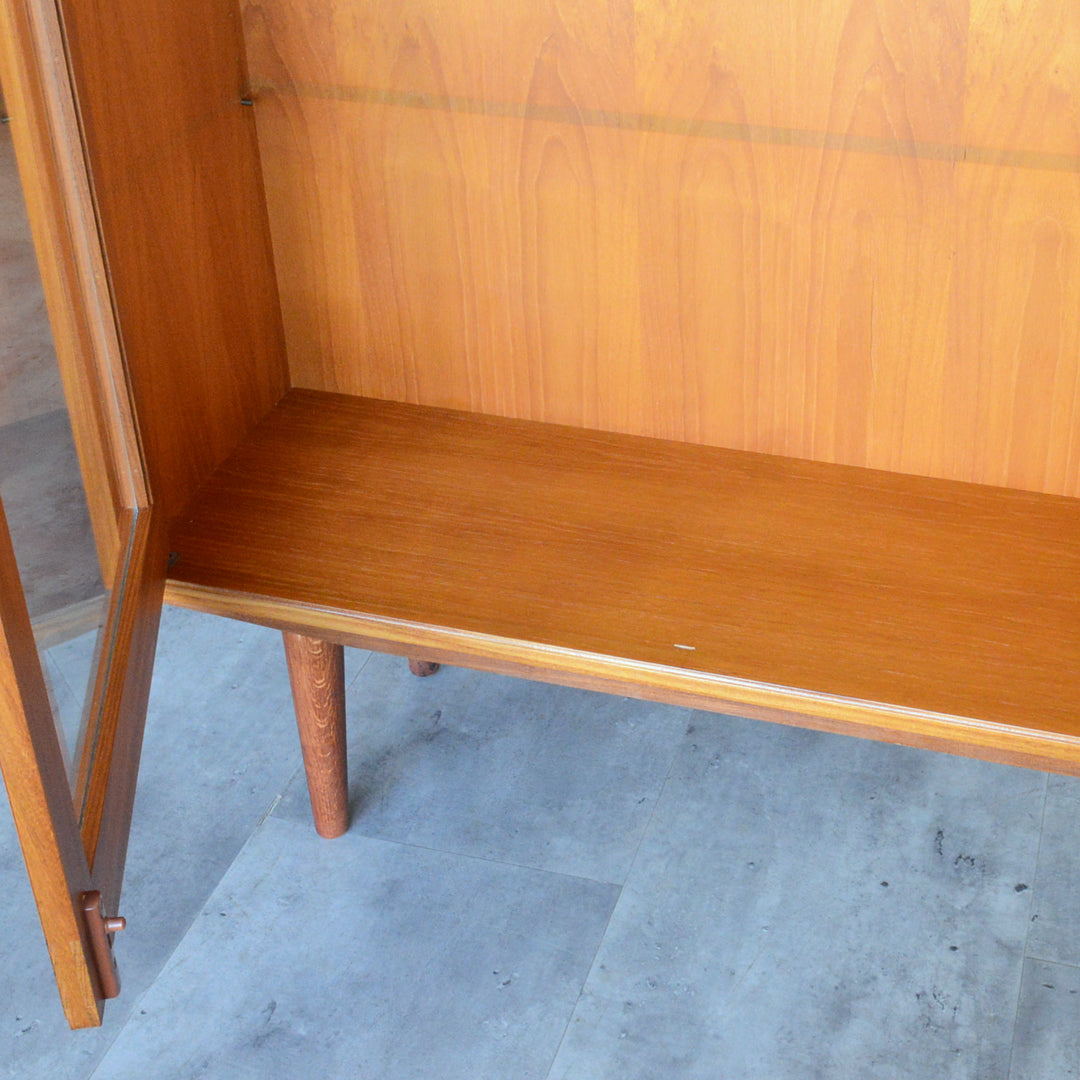 スウェーデンヴィンテージ ＜OLD IKEA ＞ガラスキャビネット5-157(鍵付）