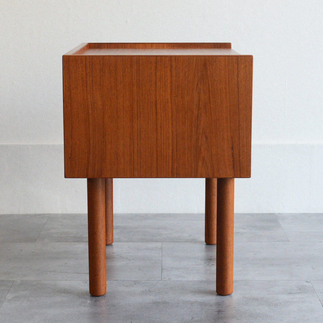 Hans J Wegner RY430  チークサイドテーブル/ナイトテーブル