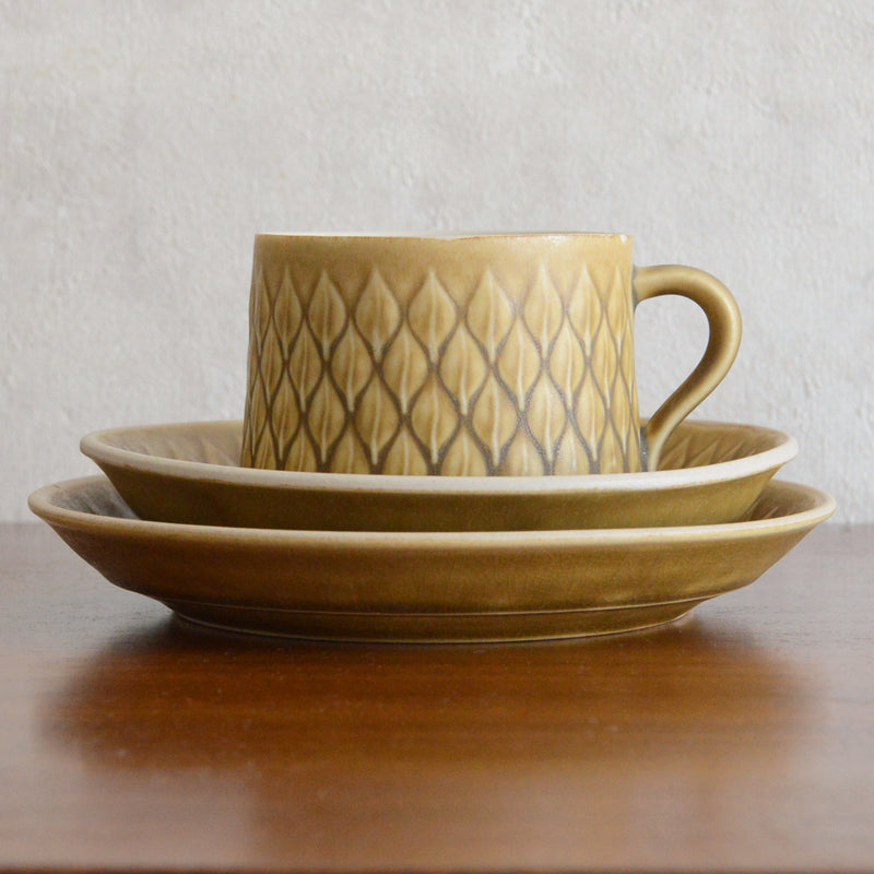 クイストゴー レリーフカップ＆ソーサー＆ケーキプレート  Jens.H.Quistgaard トリオ px-22