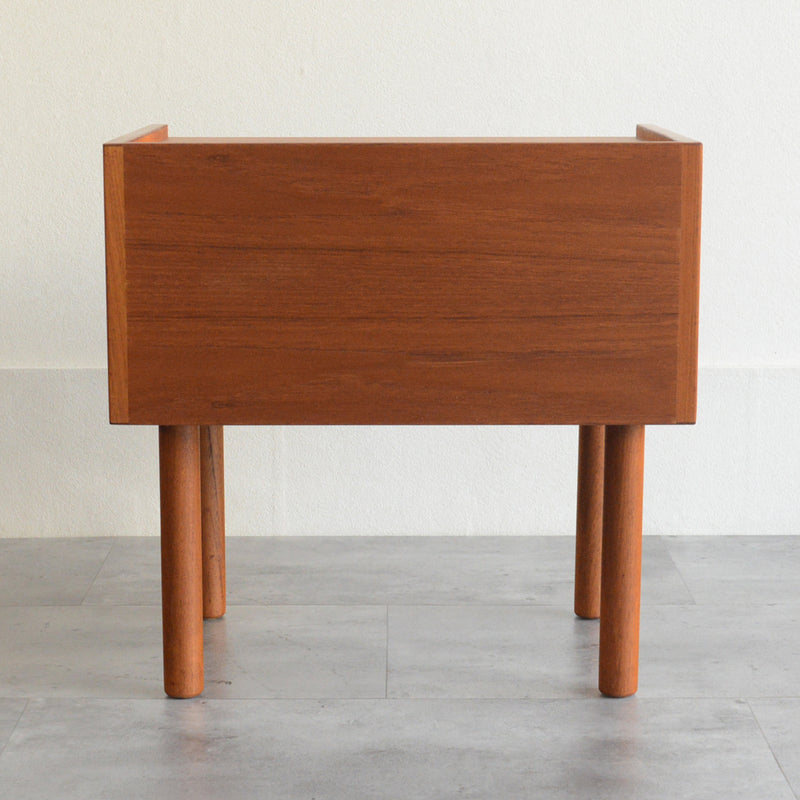 Hans J Wegner RY430  チークサイドテーブル/ナイトテーブル