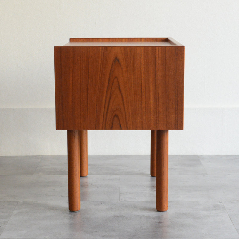 Hans J Wegner RY430  チークサイドテーブル/ナイトテーブル