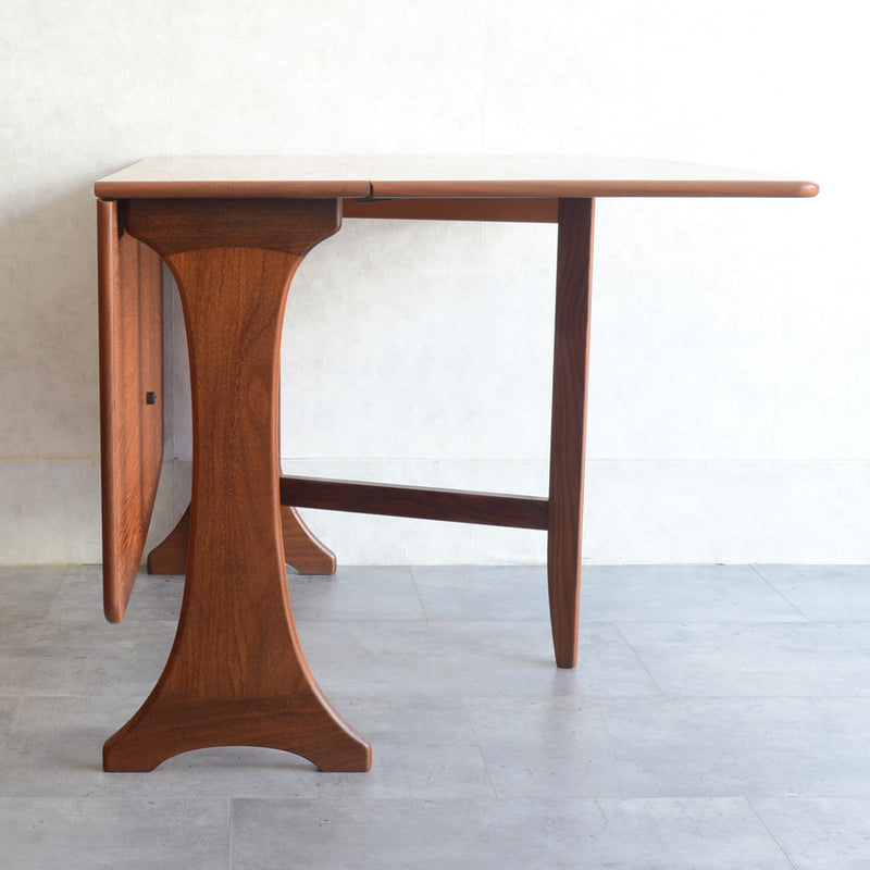 G-PLAN ジープラン ゲートレッグ ダイニングテーブル 26 (天板剝離再塗装済）