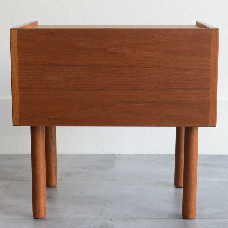 Hans J Wegner RY430  チークサイドテーブル/ナイトテーブル