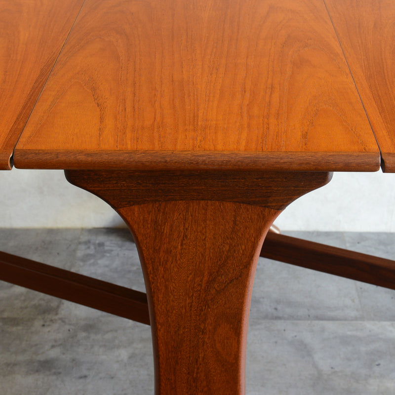 G-PLAN ジープラン ゲートレッグ ダイニングテーブル 26 (天板剝離再塗装済）