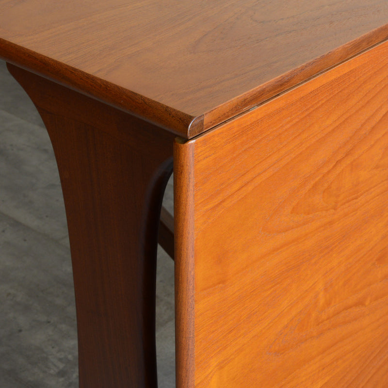 G-PLAN ジープラン ゲートレッグ ダイニングテーブル 26 (天板剝離再塗装済）