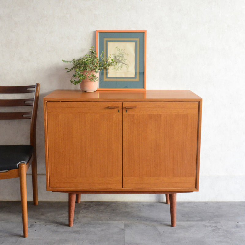 スウェーデンヴィンテージ＜OLD IKEA＞キャビネット5-159(鍵付）