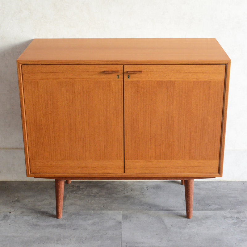 スウェーデンヴィンテージ＜OLD IKEA＞キャビネット5-159(鍵付）