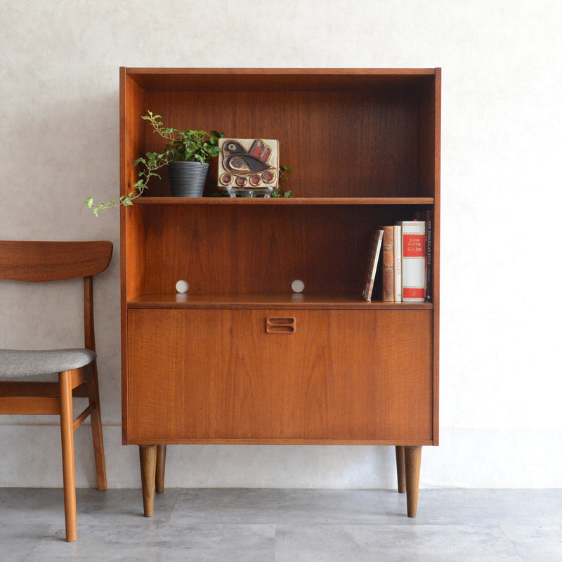 デンマークヴィンテージ チークシェルフ カップボード 8-51（フラップ扉）