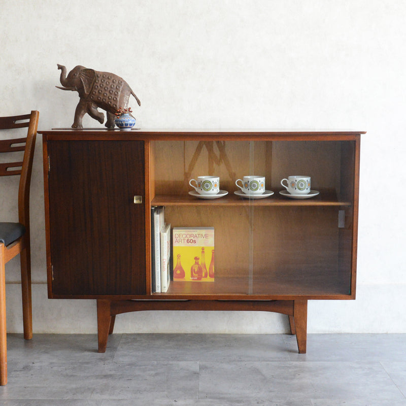 ミッドセンンチュリーヴィンテージ　脚付ガラスキャビネット 104(木扉）