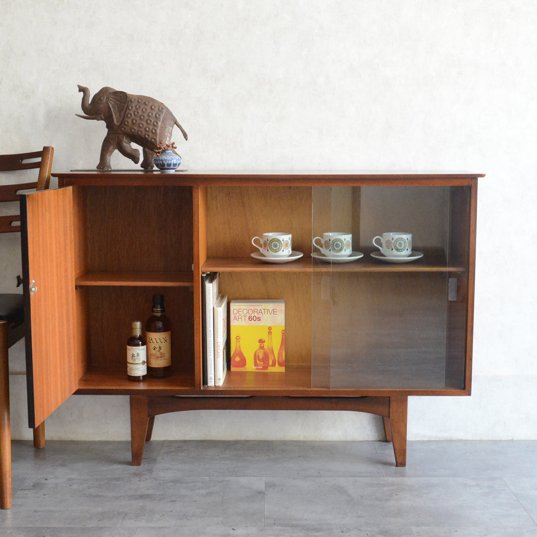 ミッドセンンチュリーヴィンテージ　脚付ガラスキャビネット 104(木扉）