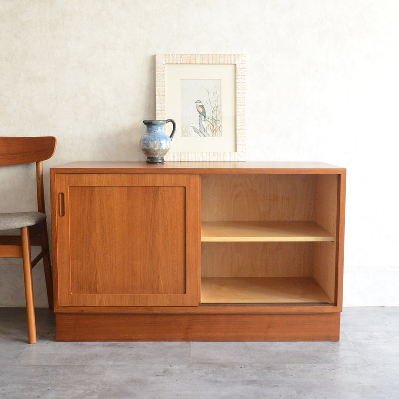 デンマーク ヴィンテージ   抽斗付 ショートサイドボード  7-6