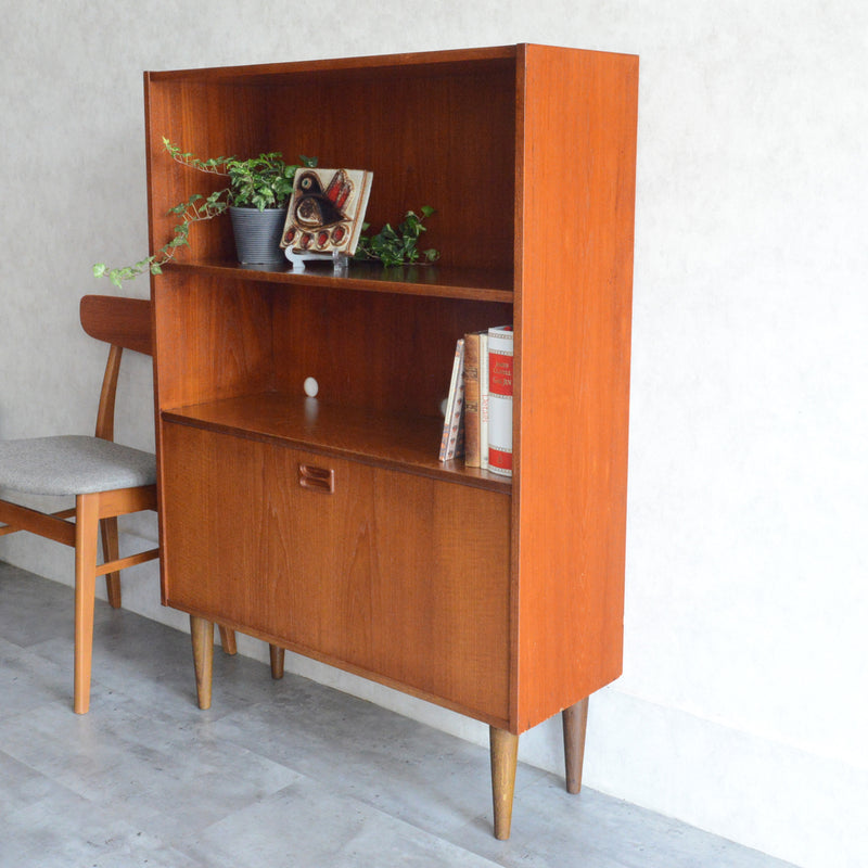 デンマークヴィンテージ チークシェルフ カップボード 8-51（フラップ扉）