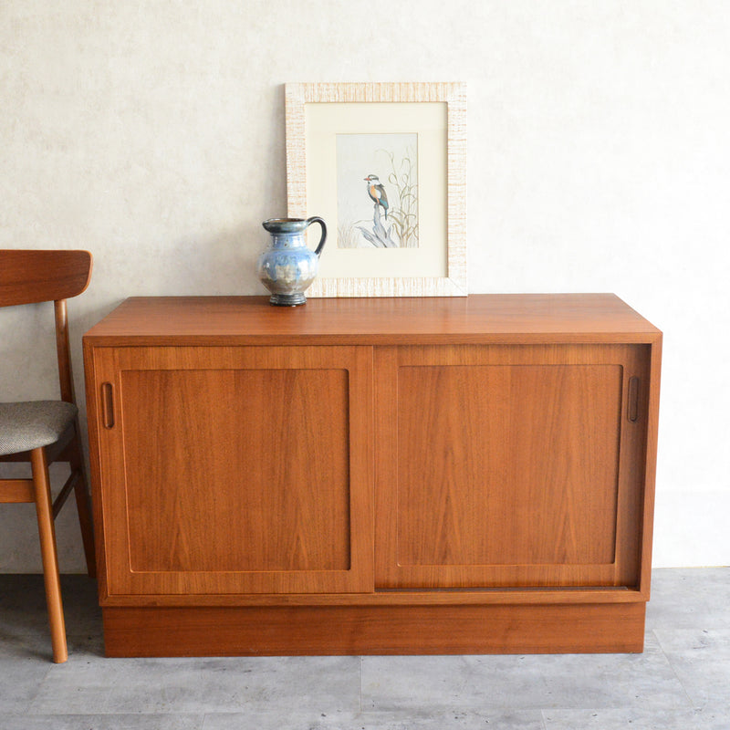 デンマーク ヴィンテージ   抽斗付 ショートサイドボード  7-6
