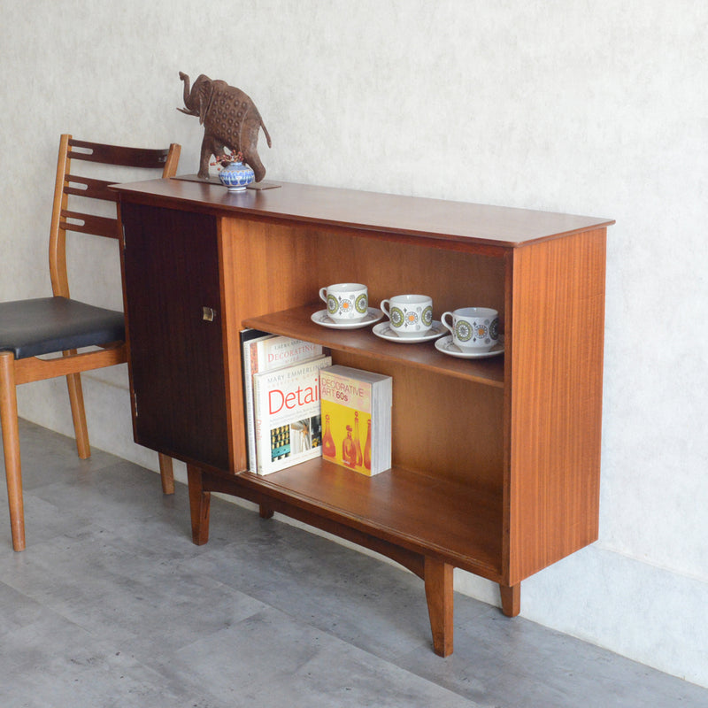 ミッドセンンチュリーヴィンテージ　脚付ガラスキャビネット 104(木扉）