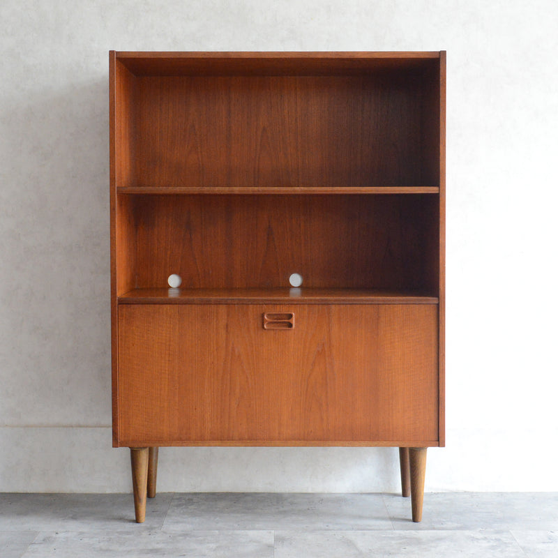 デンマークヴィンテージ チークシェルフ カップボード 8-51（フラップ扉）