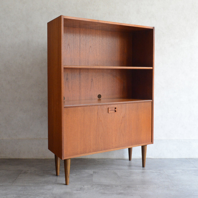 デンマークヴィンテージ チークシェルフ カップボード 8-51（フラップ扉）