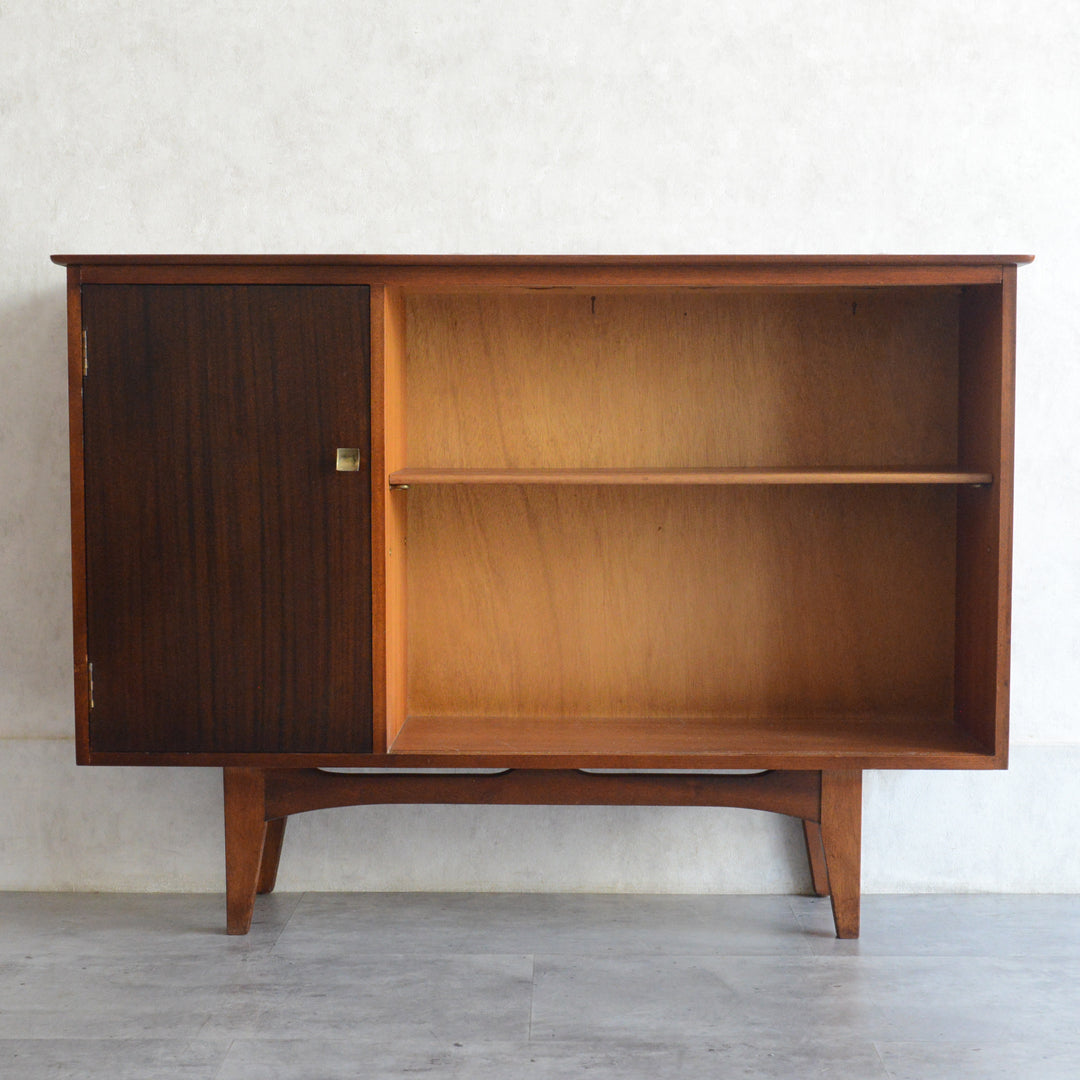 ミッドセンンチュリーヴィンテージ　脚付ガラスキャビネット 104(木扉）