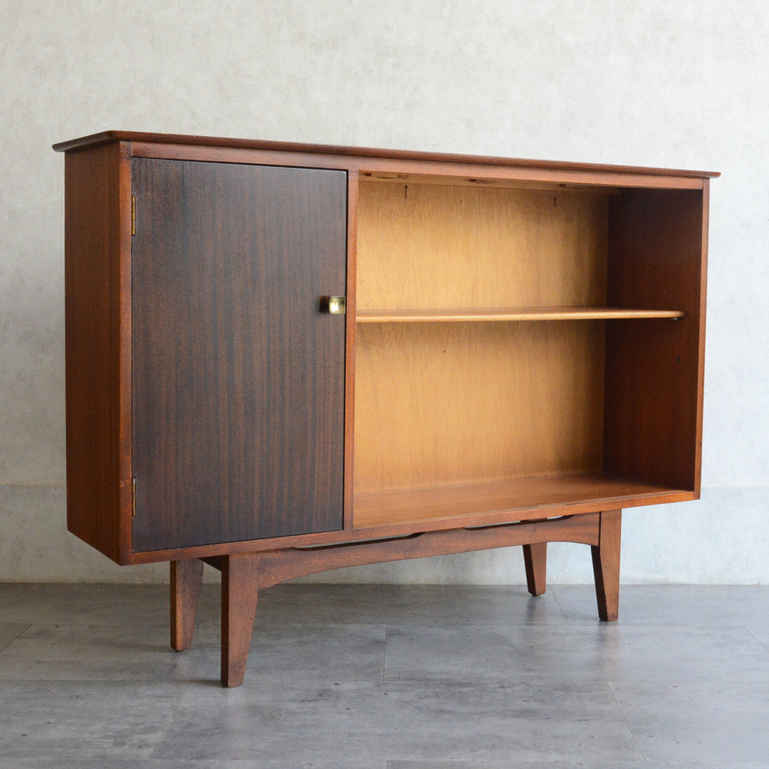 ミッドセンンチュリーヴィンテージ　脚付ガラスキャビネット 104(木扉）