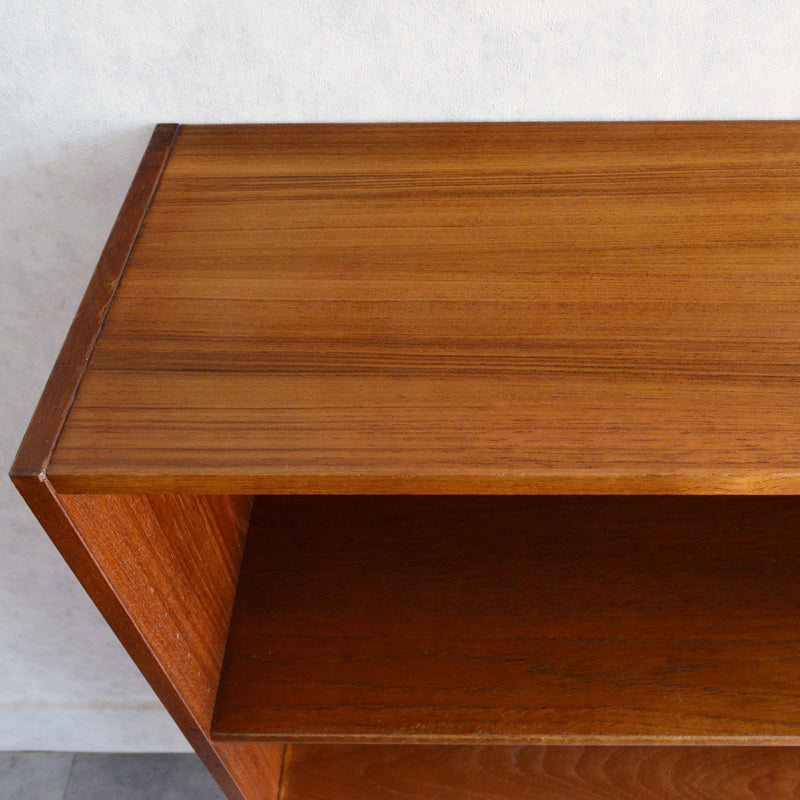 デンマークヴィンテージ チークシェルフ カップボード 8-51（フラップ扉）