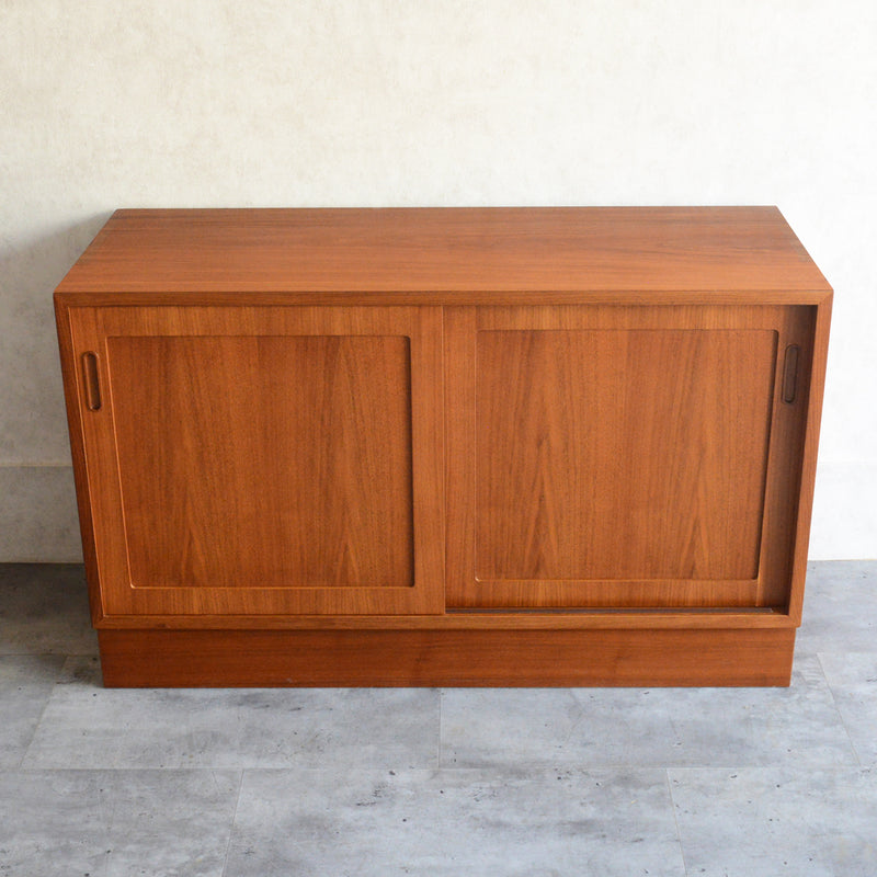 デンマーク ヴィンテージ   抽斗付 ショートサイドボード  7-6