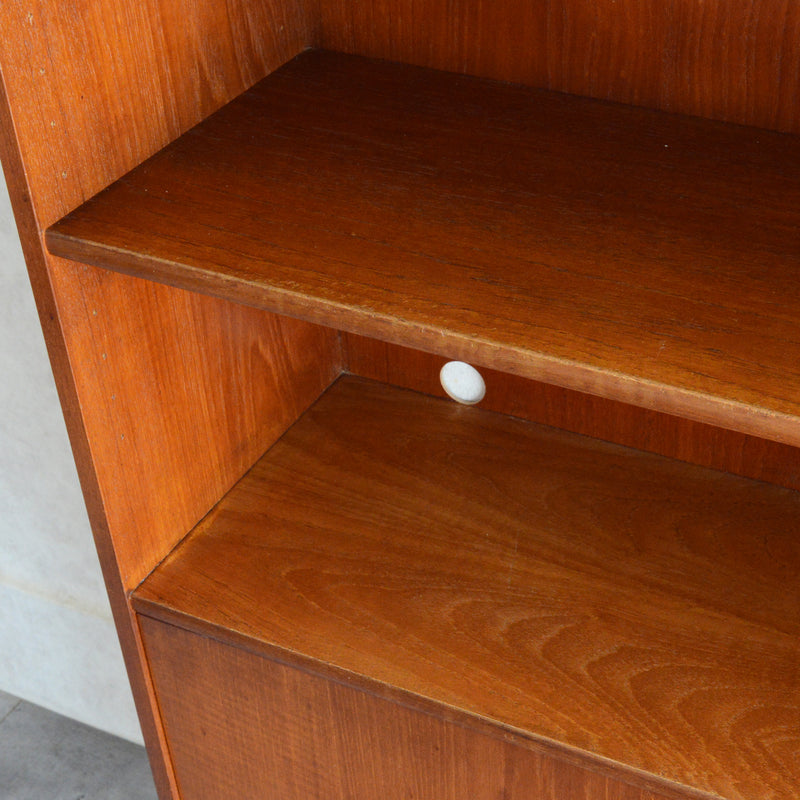 デンマークヴィンテージ チークシェルフ カップボード 8-51（フラップ扉）