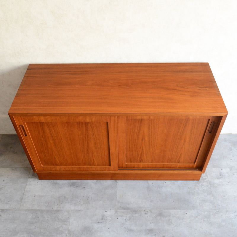 デンマーク ヴィンテージ   抽斗付 ショートサイドボード  7-6