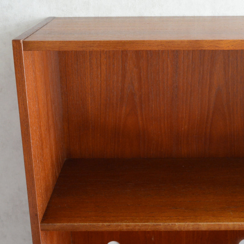 デンマークヴィンテージ チークシェルフ カップボード 8-51（フラップ扉）